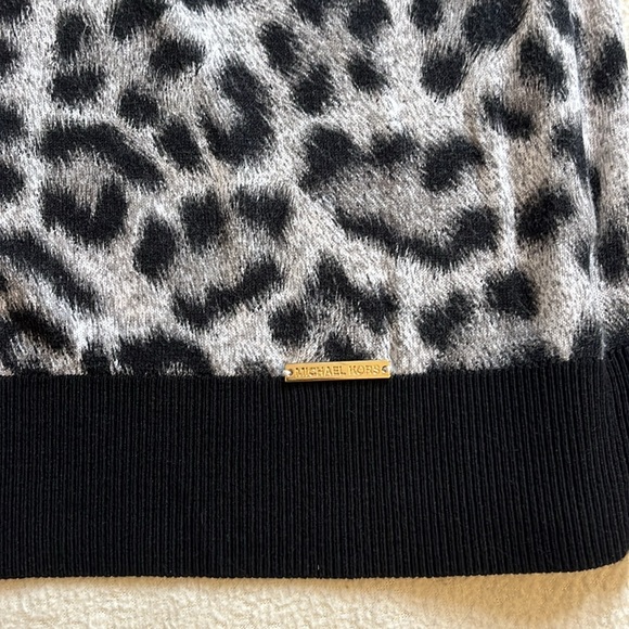 Michael Kors Leopard Print Cold Shoulder Top. Size M - Picture 3 of 5